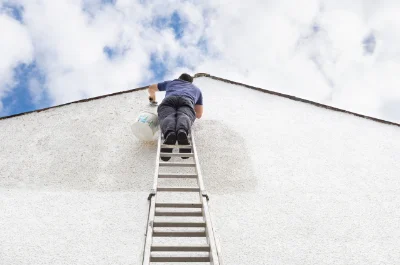Peinture extérieure à Saint-Trinit — façades et ravalement
